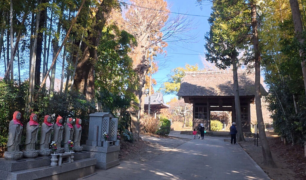 興隆山東漸寺山門