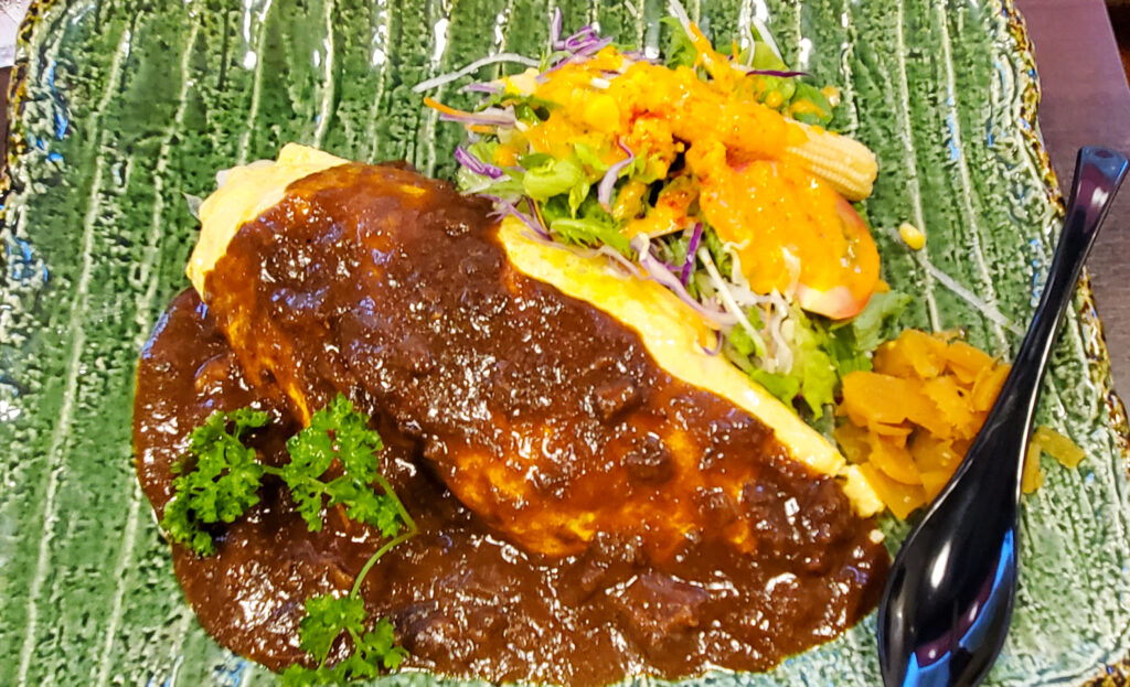 Kitchen Gonのオムカレー全景