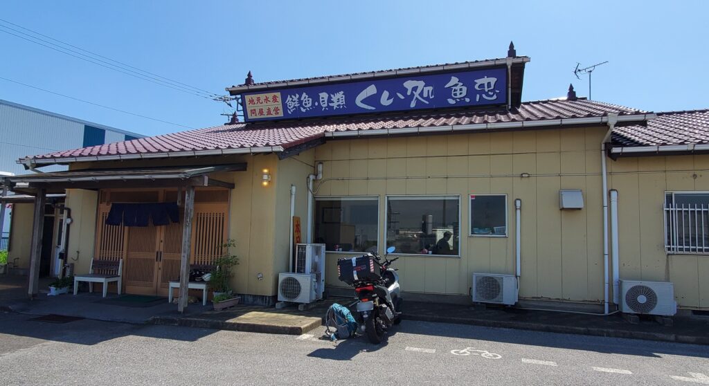 千葉県富津市のくい処魚忠の店先に停めたADV160