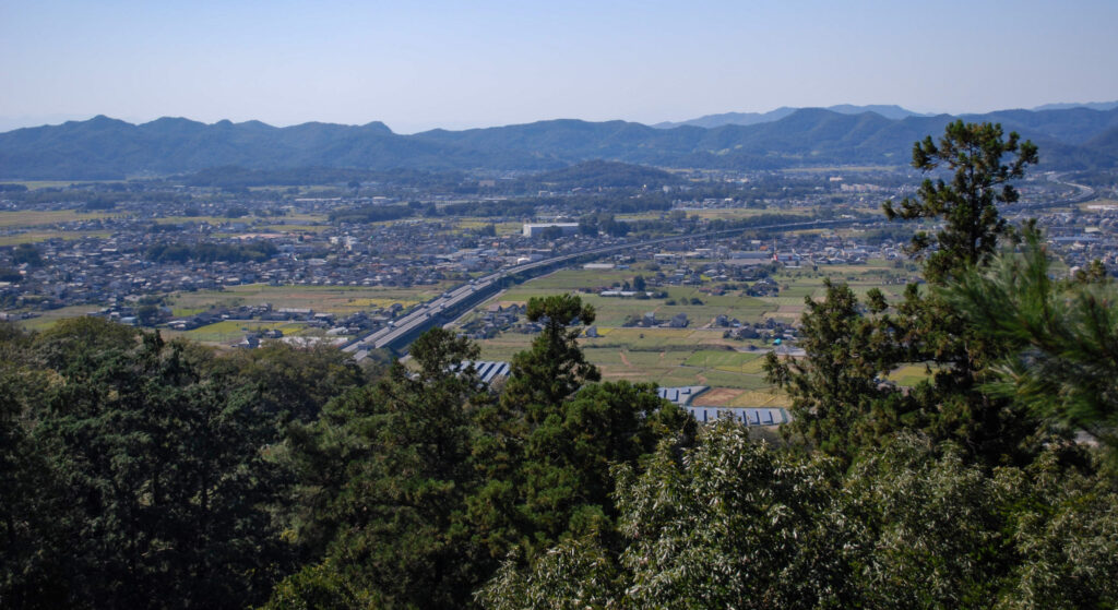 天狗岩から見渡す佐野市街と周辺の山並み