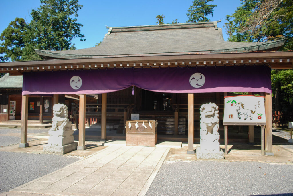 唐沢山城本丸跡に建つ唐澤山神社の社殿